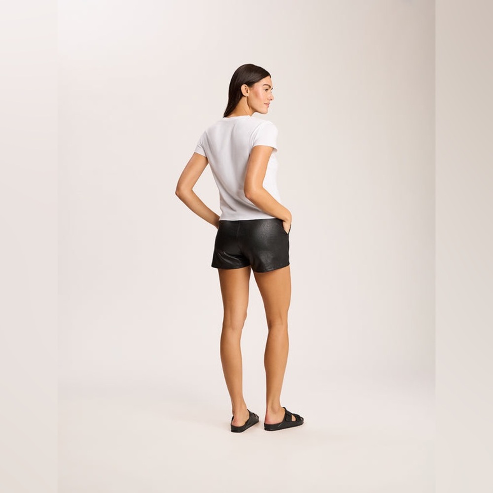 Commando Faux Leather Relaxed Short - Picture 4 of 11